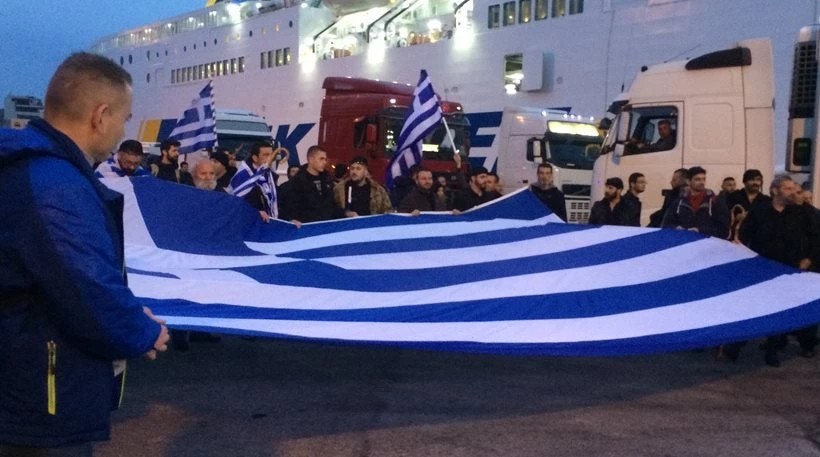 ΠΑΝΣΤΡΑΤΙΑ – Σε πολεμική ετοιμότητα όλη η χώρα: Από τις 6 αναχωρούν λεωφορεία, πλοία και ΙΧ για το συλλαλητήριο –Με τον Εθνικό Υμνό και το Μακεδονία Ξακουστή οι πρώτοι χιλιάδες διαδηλωτές στην Αθήνα
